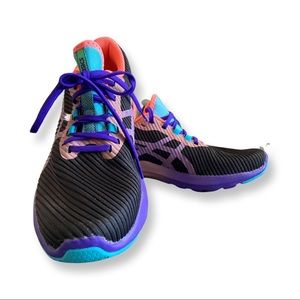 New women’s ASICS Versablast running shoes Sz 9